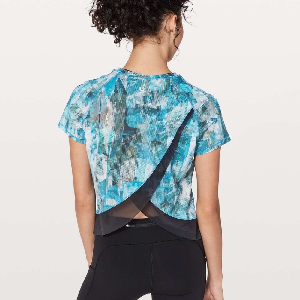 LULULEMON Quick Pace Short Sleeve Sun Daze Multi Blue 4